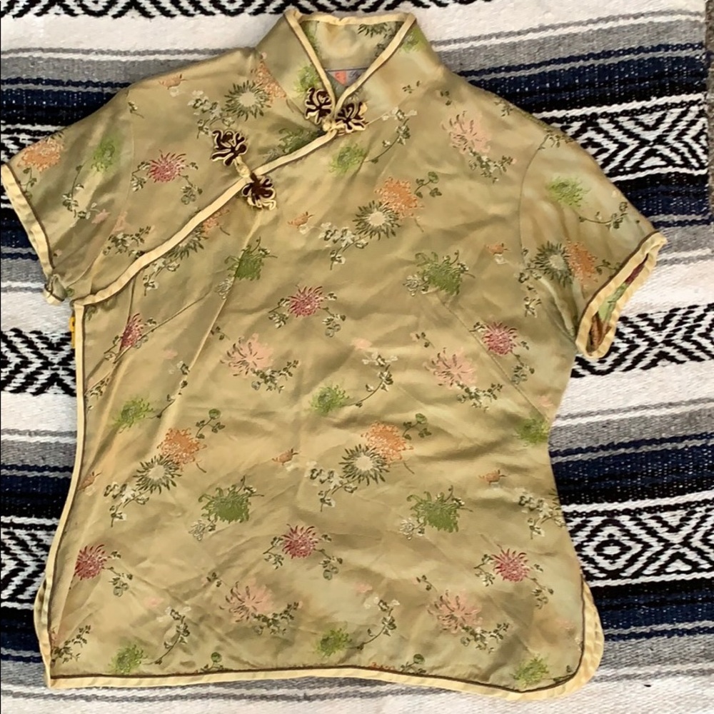 Silk floral blouse with zipper on the side